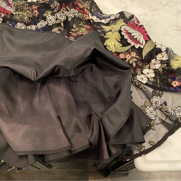 Tahari Size12 Embroidered Mesh Floral Dress Fit and Flare - Picture 12 of 12